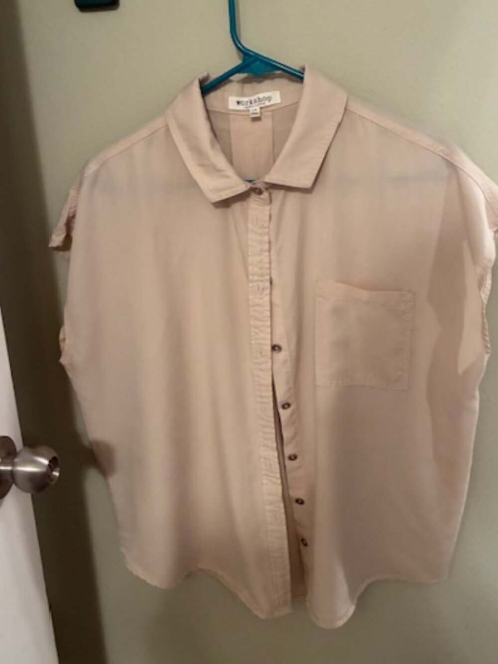Ladies Workshop Republic sleeveless blouse tan button down